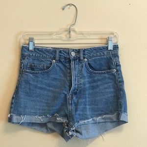 Small HM High Waisted Jean Shorts! Super cute on.